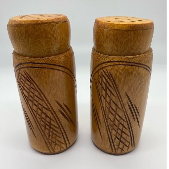 Mid Century Modern Vintage Wood Salt +Pepper set Wood Shakers etched‎ design - Picture 1 of 5